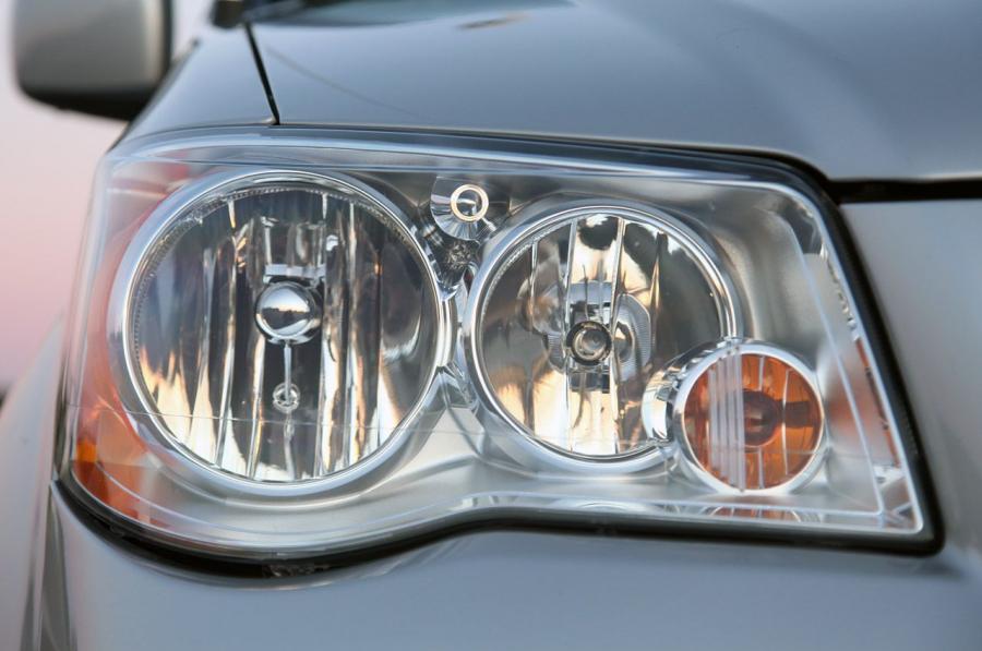  Chrysler Town & Country Touring 2011 года  (фото 2 из 43)